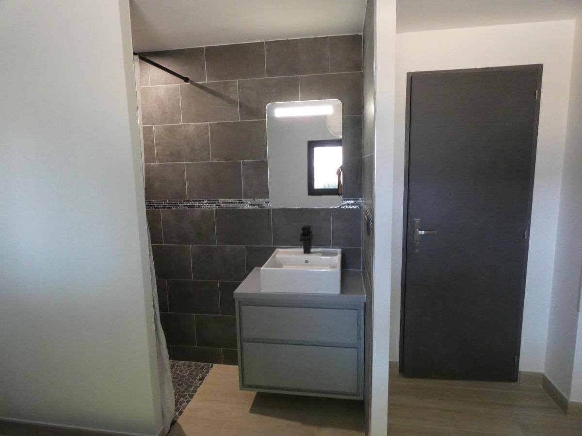 Proche Lac Du Salagou, Chambre Agreable Avec Salle D'Eau Et Wc Prive Lacoste  Екстер'єр фото